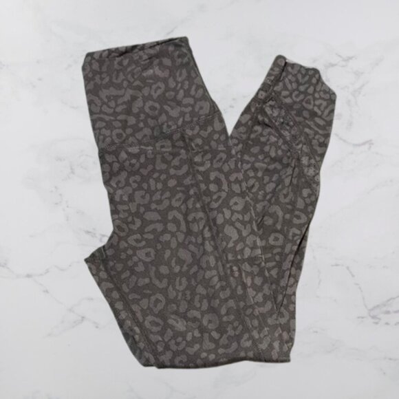 Members Mark Size M Gray Leopard Print Cropped Leggings - Picture 1 of 4